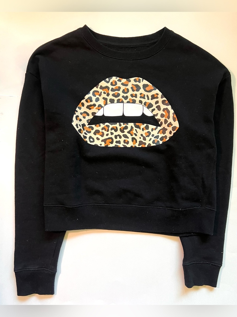 Wildfang Black Crewneck Sweatshirt lips leopard animal print large